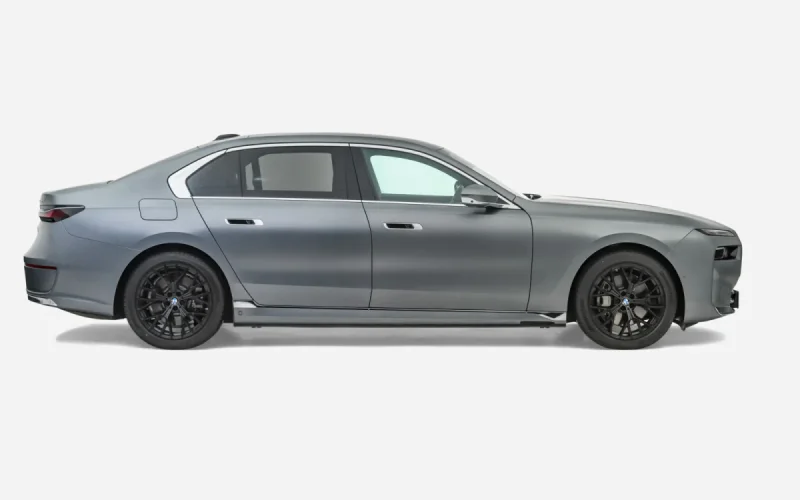 BMW Seria 7, widok z boku
