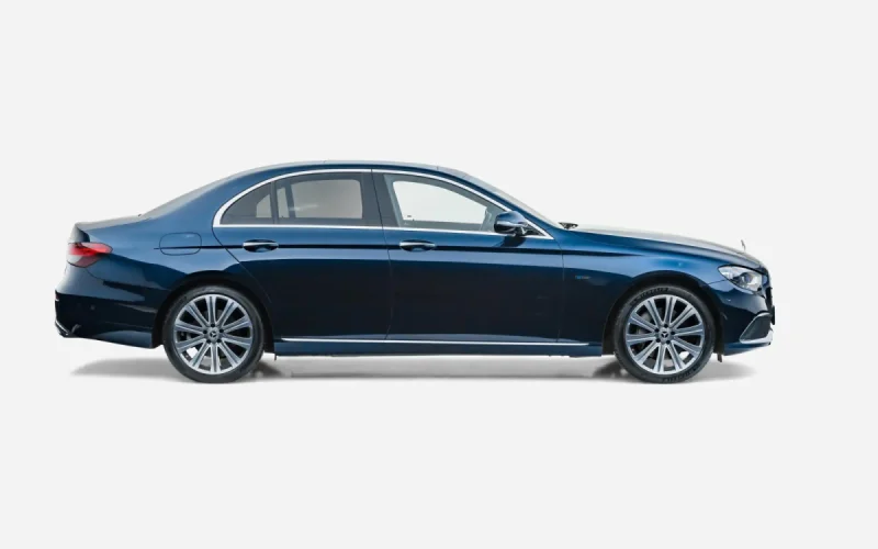 Mercedes-Benz Klasa E, widok z boku
